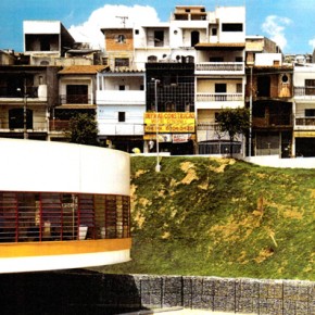 Alexandre Delijaicov, André Takiya, Wanderley Ariza, Rogerio David Rizk, Centro Unificato di Educazione, San Paolo, Brasile, 2003, vista. (da “Casabella” n°727, novembre 2004)